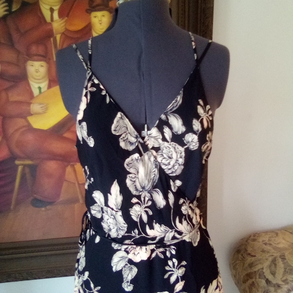 ASTR Black Floral Criss Cross Strap Dress - Picture 5 of 7